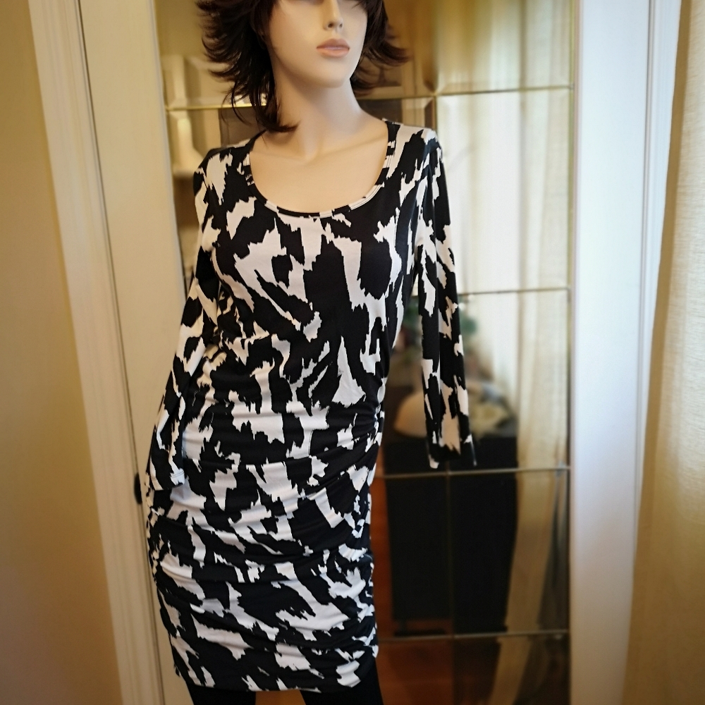 DKNY  black and white fitted dress